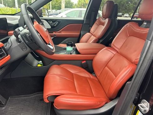Used 2025 Lincoln Aviator Reserve w/ Equipment Group 201A AWD/4WD image 4