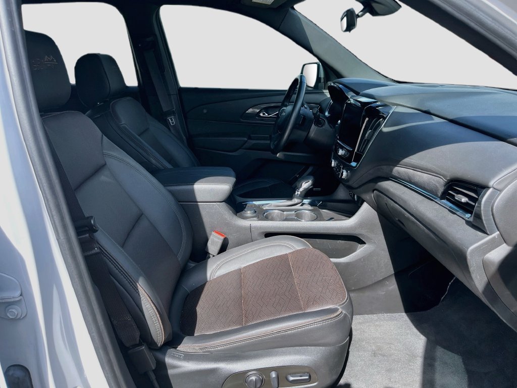 Used 2023 Chevrolet Traverse High Country w/ LPO, Floor Liner Package AWD/4WD image 32