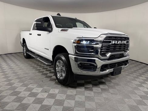 Certified 2025 RAM 2500 Big Horn AWD/4WD image 3