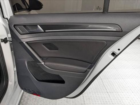 Used 2018 Volkswagen Golf R 4-Door AWD/4WD image 18