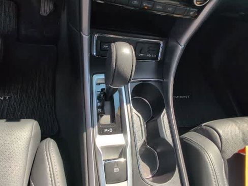 Used 2022 Subaru Ascent Limited image 17