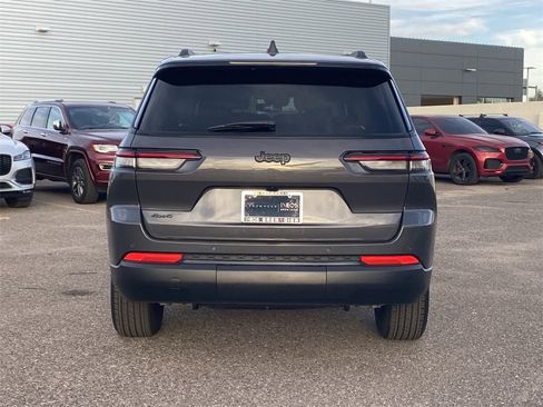 Used 2024 Jeep Grand Cherokee L Altitude image 28