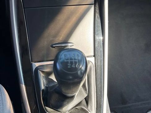 Used 2013 Hyundai Elantra GLS FWD image 11