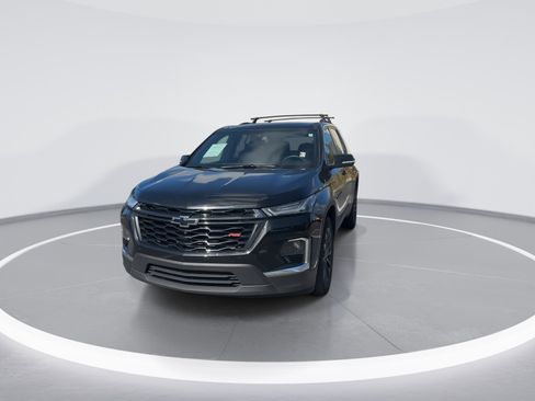 Used 2023 Chevrolet Traverse RS image 3