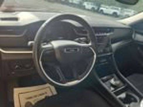 Used 2024 Jeep Grand Cherokee Laredo RWD image 26