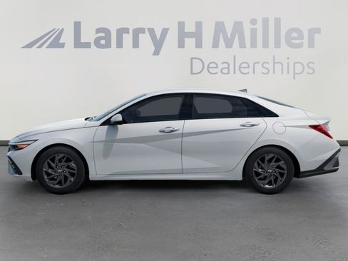 New 2026 Hyundai Elantra Blue image 3