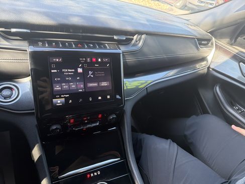 Used 2023 Jeep Grand Cherokee Altitude image 7