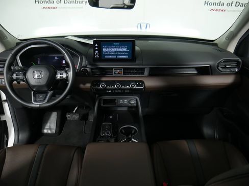 Used 2025 Honda Pilot Elite image 16