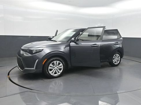 Used 2023 Kia Soul LX FWD image 32