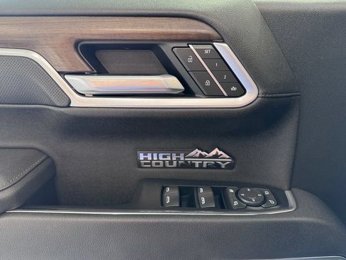 Certified 2025 Chevrolet Silverado 1500 High Country w/ Midnight Edition AWD/4WD image 27