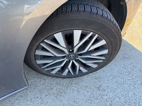 Used 2024 Nissan Altima 2.5 SV image 16