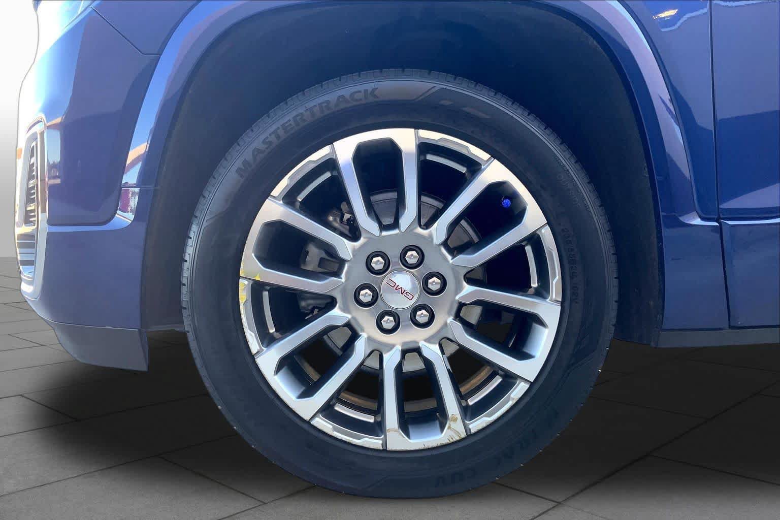 Used 2023 GMC Acadia Denali w/ Denali Ultimate Package FWD image 11