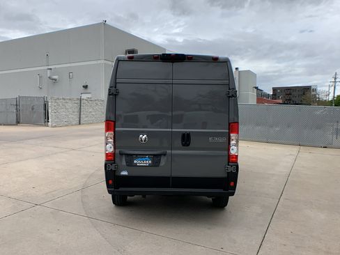 Used 2025 RAM ProMaster 2500 w/ Convenience Group FWD image 4