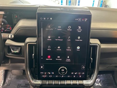 Used 2025 GMC Yukon XL Denali AWD/4WD image 21