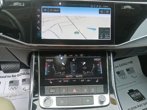 Used 2023 Audi Q8 Premium image 24