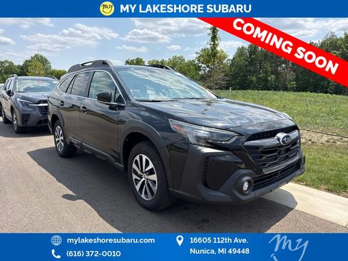Used 2025 Subaru Outback Premium AWD/4WD image 1