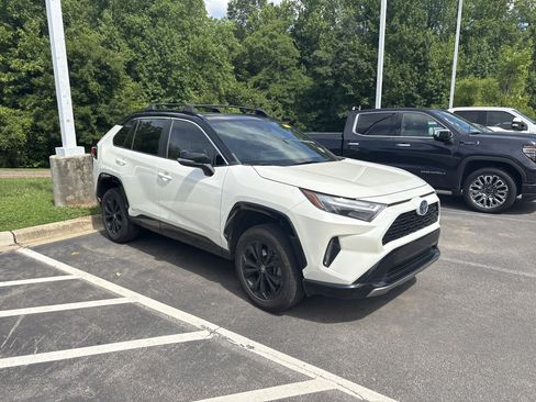 Used 2022 Toyota RAV4 XSE AWD/4WD image 5