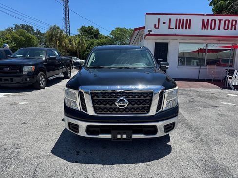Used 2017 Nissan Titan SV RWD image 3