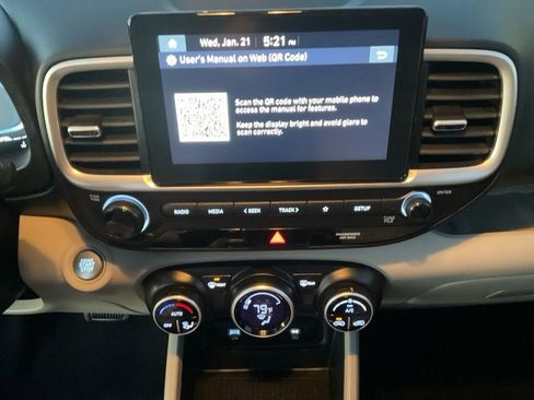 Used 2025 Hyundai Venue SEL FWD image 11