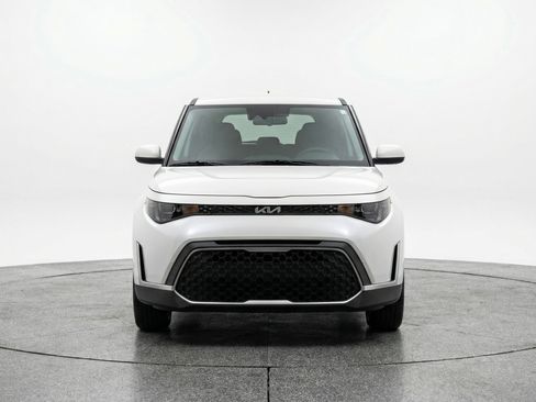 Used 2025 Kia Soul LX w/ LX Technology Package FWD image 2