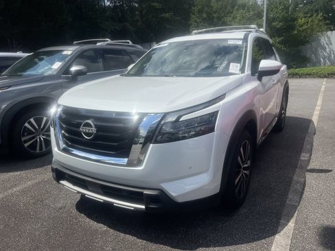 Certified 2025 Nissan Pathfinder Platinum w/ Cargo Package AWD/4WD image 2