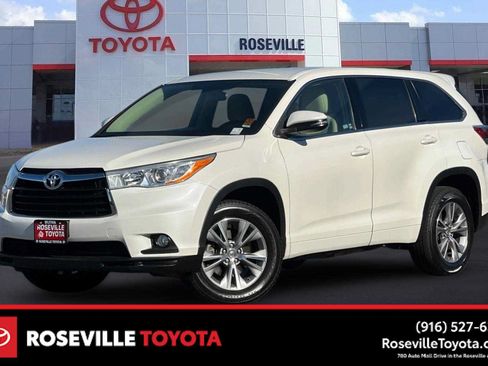 Used 2014 Toyota Highlander Plus FWD image 1