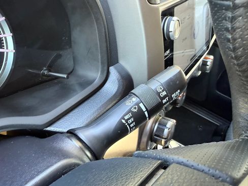 Used 2015 Toyota 4Runner SR5 AWD/4WD image 34
