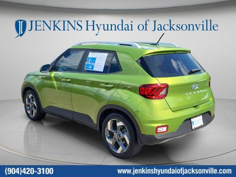 Used 2024 Hyundai Venue SEL FWD image 8