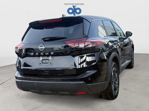 Used 2025 Nissan Rogue SV image 5