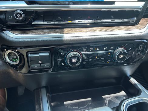 Used 2023 Chevrolet Silverado 1500 LT w/ Z71 Off-Road Package AWD/4WD image 17