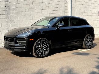 Certified 2025 Porsche Macan image 1