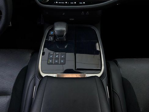 Used 2023 Lexus LS 500 F Sport w/ Cold Weather Package (CK) RWD image 19