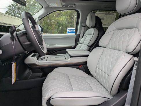 New 2026 Lincoln Navigator L Black Label AWD/4WD image 22