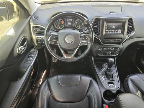 Used 2021 Jeep Cherokee Latitude Plus FWD image 13