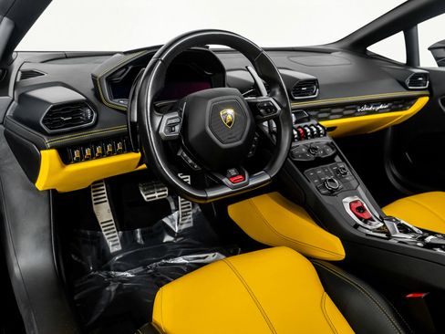 Used 2016 Lamborghini Huracan LP 610-4 image 2