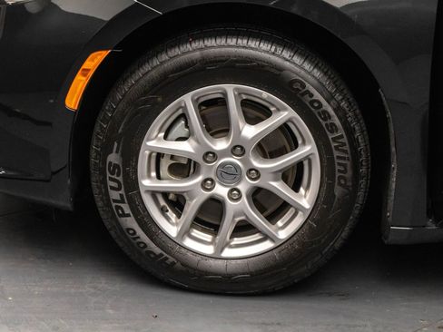 Used 2023 Chrysler Pacifica Touring-L image 42