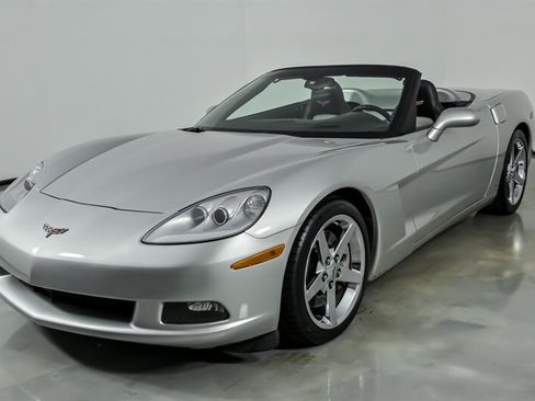 Used 2007 Chevrolet Corvette Convertible w/ Preferred Equipment Group RWD image 3