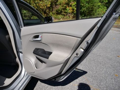 Used 2012 Honda Insight EX image 35