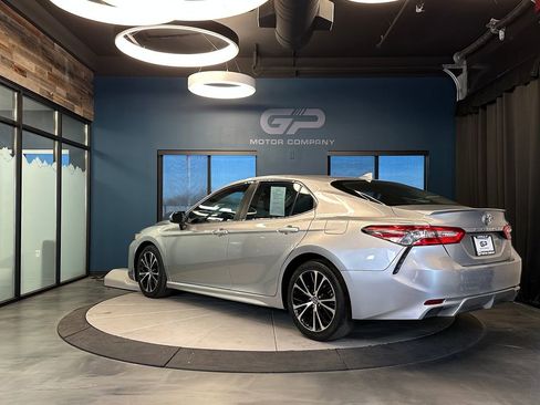 Used 2019 Toyota Camry SE image 5