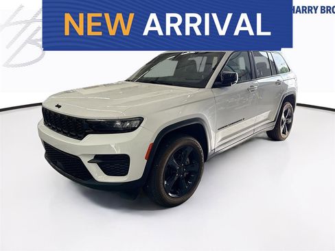 Used 2024 Jeep Grand Cherokee Altitude AWD/4WD image 1