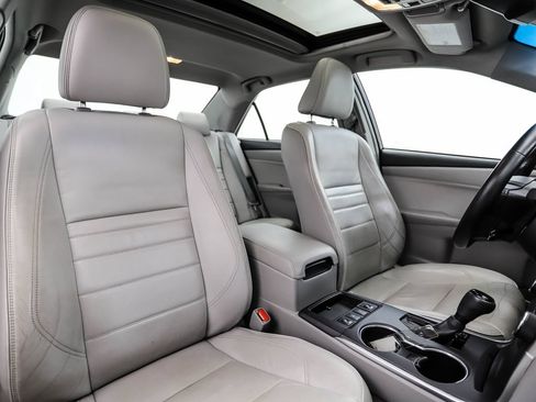 Used 2015 Toyota Camry XLE w/ Moonroof Package FWD image 31