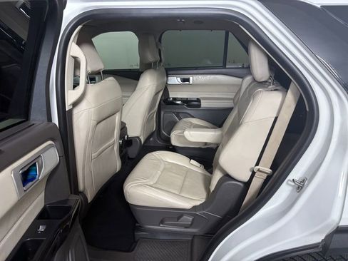 Certified 2021 Ford Explorer Platinum w/ Equipment Group 601A image 30