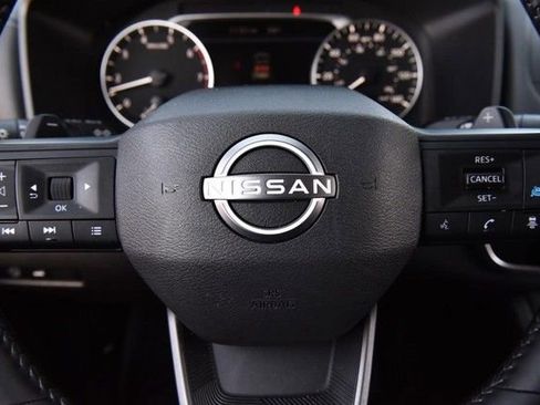 Certified 2025 Nissan Rogue SV image 18