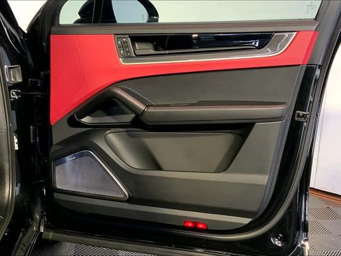 Used 2025 Porsche Cayenne Turbo image 26