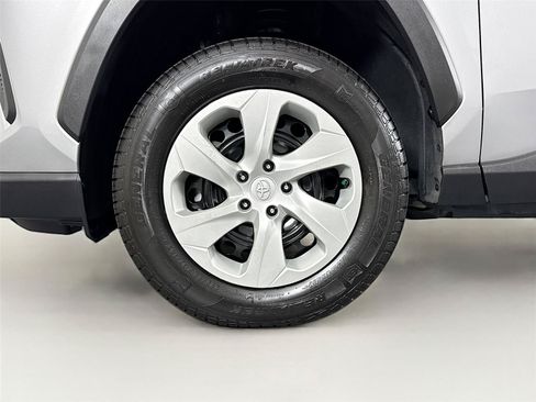 Certified 2022 Toyota RAV4 LE FWD image 42
