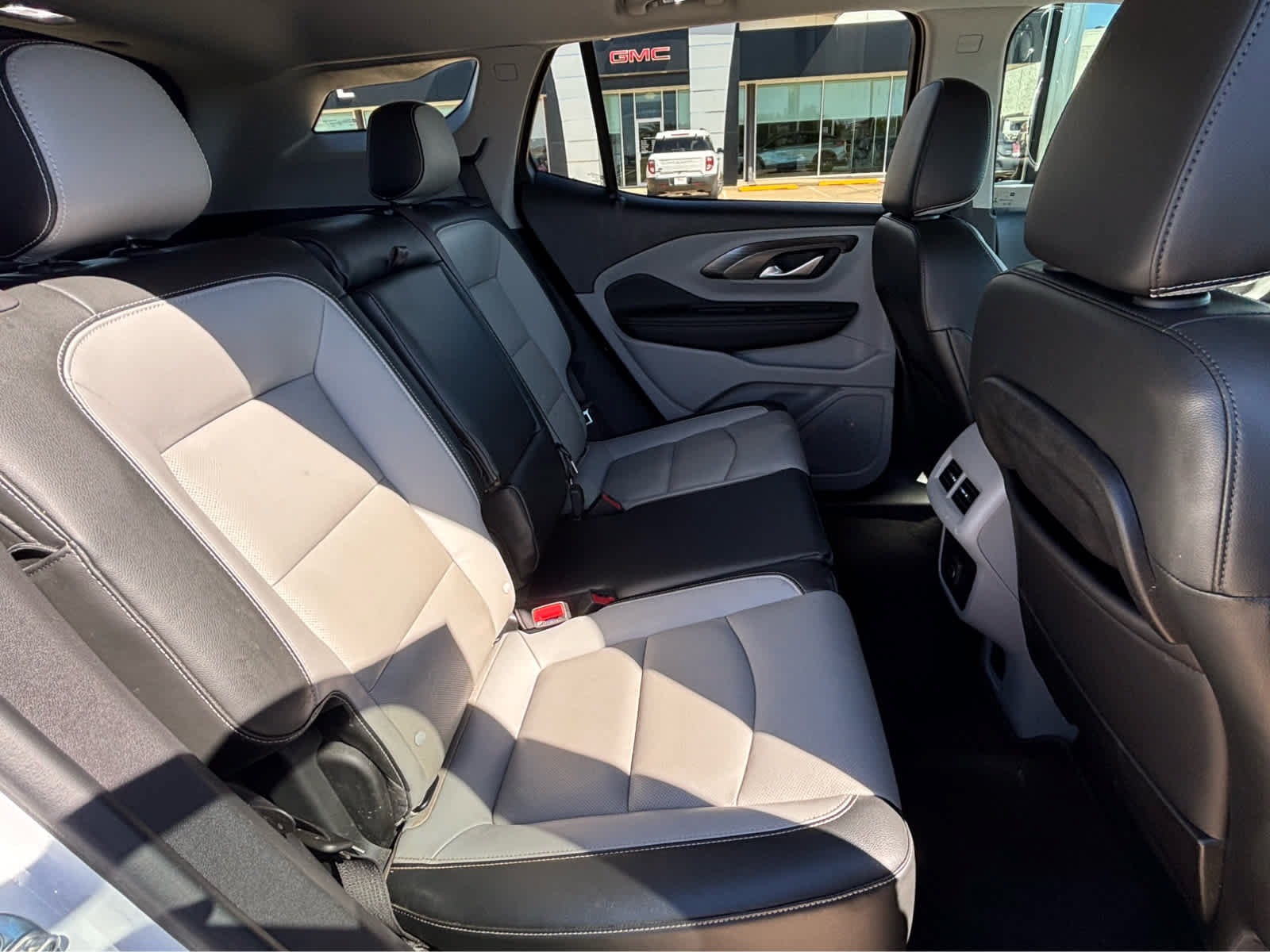 Used 2022 GMC Terrain SLT w/ Infotainment Package II AWD/4WD image 14