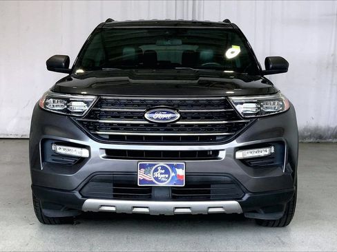 Used 2020 Ford Explorer XLT w/ Equipment Group 202A RWD image 2