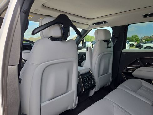 Used 2024 Land Rover Range Rover Sport SE image 16