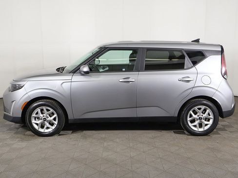 Used 2023 Kia Soul LX w/ LX Technology Package image 16