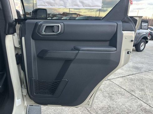 New 2025 Ford Bronco Badlands image 16